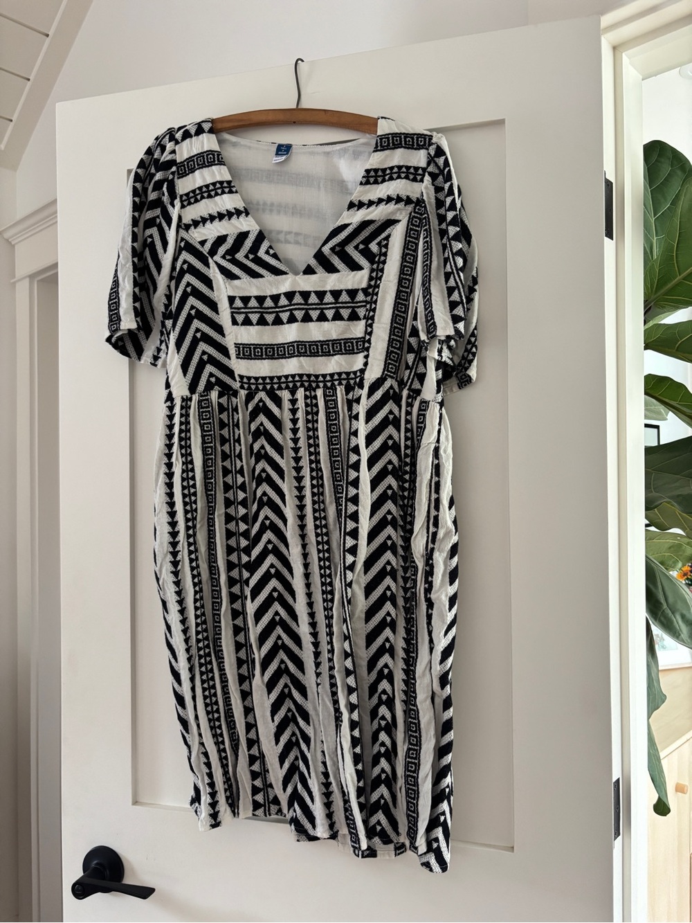 Old Navy Black and White Geo Print Midi Dress, Small Tall
